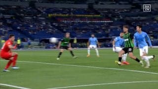 鎌田大地が天才フィニッシュで魅せる！ 絶妙な飛び出しからダイレクトシュート→神セーブに阻まれ頭を抱えた瞬間！「キーパー良く触ったな」「めっちゃ上手かったのに」