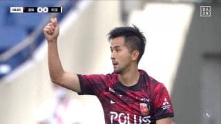 どう見てもイエローだろ！浦和FW前田直輝、自ら警告要求ジェスチャーも“カードなし”で騒然　「荒すぎ」「え？？それ流す？？」悪質ファウルにサポーター白熱