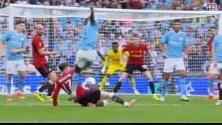 「速っ…」「ジャックナイフだ！」最強ドリブラーの“鋭すぎるカットインシュート”にファン驚愕！ １対２でもお構いなしに叩き込んだ瞬間「これぞドク」「１人で完結」