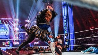 “わがままボディ”大暴走で女子レスラー悶絶　驚異の“尻餅弾”が「エグいって」荒ぶる完全KO劇に場内どよめき