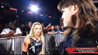 妖艶美女レスラー、宿敵に突然キスで波紋！ “大失態”直後のハプニングに「えー、なんで？」放送席困惑