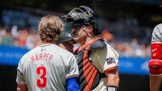 道具吹っ飛ばし一触即発　7年前と同じ日に“乱闘寸前”…ファン怒り「明らかに故意」