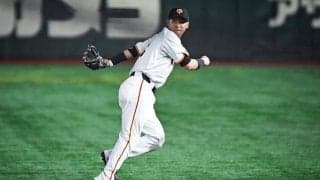 巨人二塁手の“超美技”にネット仰天「どこ守ってんの？」　12球団No.1に仰天「エグかった」