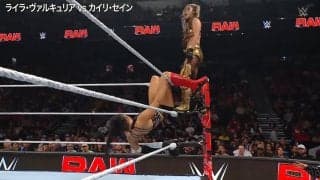 日本人女子レスラー、トップロープから顔面踏みつけ！ 会場どよめき