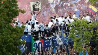 FIGC、優勝パレードでテオ・エルナンデスを侮辱する旗を掲げたダンフリースとインテルに4000ユーロの罰金処分を科す