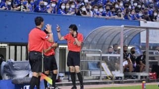 【サッカーにVARは本当に必要か】検証(1)母国で「廃止論」、三笘の「1ミリ」と新潟VS柏戦「トラブル」、レフェリーの「起源」