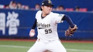 オリ東が危険球退場　中日・細川に頭部死球…中嶋監督がリクエストも覆らず