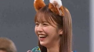 “きつね美女”が絶叫ミニスカ投球　27歳人気モデル、ボール届かず「あーーーー！」