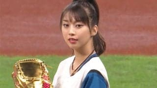 ミニスカアイドルがポニテなびかせ豪快投球　ノーバウンド連発…笑顔振りまき場内虜