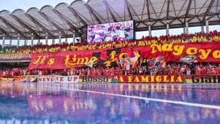 「まじでかわいいむり...かわいすぎる」SKE48人気メンバーのJ1名古屋応援「豪雨の観戦ショット」が話題に！赤いレインコート姿に「風邪ひかないよーに温かくしてねっ」と激励の声