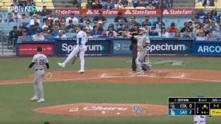 何かおかしい…！？ 大谷翔平に一体、何が起こったのか…！？ 見逃し三振で見せた“珍しい動き”にファン騒然「どうした？」「まだ調子悪いのかな」