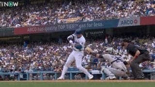 怖っ…！ 大丈夫かよ…！？ 大谷翔平、高速スイングしたバットが相手キャッチャーに直撃　中継カメラがとらえた衝撃の瞬間「よく骨折れないな」「手首いかれるだろ…」