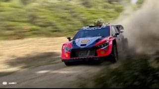 なぜこんな状態に！？世界最速ラリーカーの“珍”全開走行シーンがSNSで話題沸騰　「素晴らしい花の配達…」「アメージング」笑劇シーンに反響続々