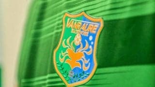 「渋男前カッコいい‼︎」夏限定“黒×金”の激シブ男前な八戸三社大祭山車ユニフォームにファン興奮！「今年もかっこいい！」「黒と銀のエンブレムカッコいいな」などの声