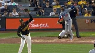 打たれてブチギレ！ かと思いきや… ピッチャーが逆転ホームランと“勘違い”でグラブを叩きつけた笑撃リアクション「劇場型チャップマン」「気まずいやろ笑」