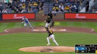 えっ？ そこ打つの…！？ 大谷翔平、“変態打ち”で異変が起きた…！　“人類最速男”のリアクションが話題に「マジかｗ」「ショックだろうな」