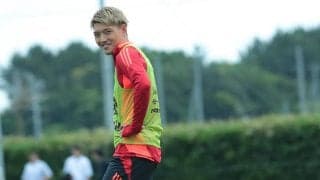 「美男美女」「映画のワンシーンみたい」堂安律、美人妻とのウェディングフォトがパーフェクト！ イタリア・コモ湖での様々なショット公開