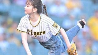 止まぬ反響　聖地に降臨した＂女神＂が話題「当たり前にかわいすぎる」「甲子園の歴史に！」