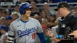 えっ？どういう状況…！？ こんな選手は見たことない…？ 大谷翔平、いい人すぎる　審判とのほっこりシーンが世界中で話題に「誰とでも仲良くできるなw」「めっちゃ笑顔」