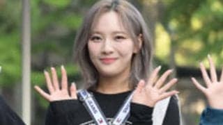 選手もくぎ付け…へそ出しアイドルが始球式　腹筋見せつける豪快ワインドアップ
