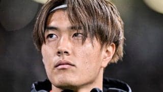 【ミャンマー戦で見えた1トップ・小川航基の可能性(1)】代表3戦5発というハイペース。遅れてきた大型FW小川航基は日本に何をもたらすのか……5発中3発に絡む能力