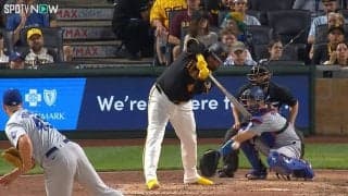 打ちに行ったボールが直撃！ 「一番恥ずかしいパターン」「踏んだり蹴ったり」“異次元”スライダーが引き起こした悲劇に同情の声