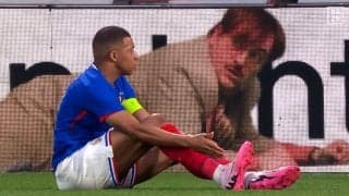 どういう状況！？ エンバペが“広告の男”と奇跡的コラボで大バズり！「目が合っちゃうのうけるw」「何回見てもおもろい」世界中で話題沸騰の一部始終