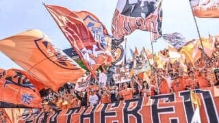 「超綺麗」「これは鳥肌もの」J2清水の勝利後にスタジアムが暗転して現れた光景が「ハンパない」と話題に！ 今期最多入場者数のスタジアムに生まれた幻想的な世界