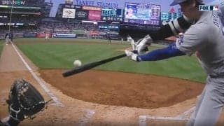 これは反則レベル！ 大谷翔平のスゴさをとらえた衝撃の瞬間　技あり流し打ちで見せた“芸術的な動き”が話題に「イチロー級だな」「軽く打ってるな」