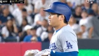 実況が大爆笑！ 大谷翔平に一体、何が起こったのか…！？ ベンチに見せた“謎の動き”にファン注目 「さすがに反則でしょ」「可愛さが爆発してる」
