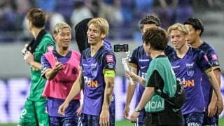 「素敵すぎる」「感動だな！」FC東京戦の新スタジアムでプロポーズした「J1広島サポーターカップル」が注目の的！ クラブが指輪2ショットを公開し、「挙式も3万人集めてエディピで！」の声