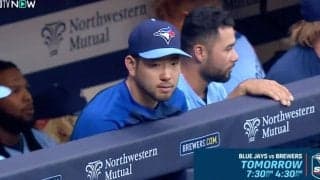 試合に出てないのに守備妨害の激レアプレー！ 今日は大丈夫か…？ “注目の男” 菊池雄星を中継カメラがとらえた瞬間「実況されてるｗ」「雄星は持ってるな」