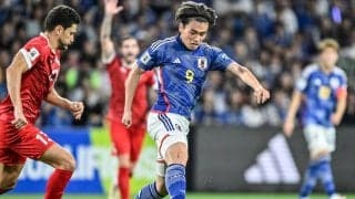 【代表で昨年は7点、今年はすでに5点…上田綺世の可能性とFW争い(1)】「（小川）航基君も高さがあるし、僕らの武器になったらいい」……3バックで体現したクロスからの得点