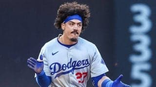 大谷らがHR連発…固まる24歳が「いいリアクションだ」　同僚も衝撃「何度見ても面白い」