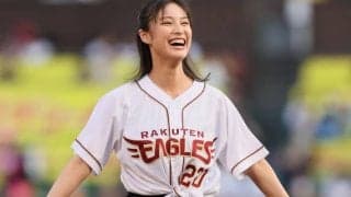 杜の都に降臨した＂国民的美少女＂が話題　チームも初の交流戦Vへ前進　「透明感がだだ漏れしている」