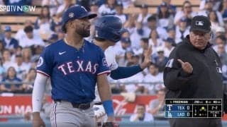 一体、何が起こった…！？ 大谷翔平、“超高速挨拶”がスゴすぎる　盗塁成功→審判への“神対応”が話題に「反応早っ…」「なんだ、ただの聖人か」