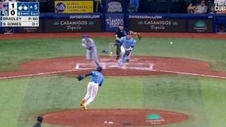 衝撃の作戦！メジャーリーグではなかなか見られない“激レアプレー”　予想外の“2者連続セーフティスクイズ”に球場騒然「なんだこの攻撃」「これは高校野球」