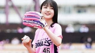 仙台に天使降臨…久保史緒里さんが始球式　ノーバウンド投球に実況も「フォーム綺麗」