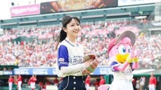爽やかスカートでノーバウンド「達成できてよかった」　久保史緒里さんが“緊張”始球式