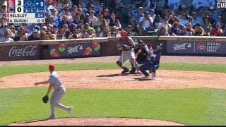 あわや頭部死球！ カブス・鈴木誠也、“一瞬の動き”がスゴすぎる　バットを飛ばしながら大ピンチを回避した瞬間「飛びすぎｗ」「もはや別の競技」