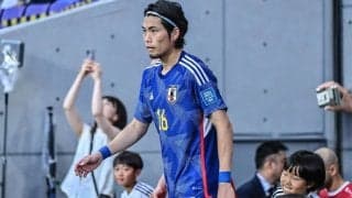 「サプライズでお祝いしてもらいました」結婚したばかりのサッカー日本代表DFがピカチュウとの祝福姿を公開！ 世界的有名なナイトプールに入る姿などリラックスオフ姿