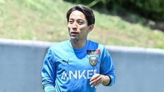 「魅力的なデザインだ」元川崎・三好康児が着用した英3部降格クラブの「新ユニフォーム」が「華麗だ」と話題！ 韓国代表MFと並んでのモデルに「残留するのかな？」の声