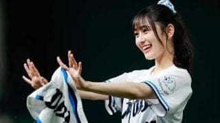 スカートなびかせ…可憐すぎる始球式が「最高に輝いてる」　人気アイドルのガチ練習に称賛の声