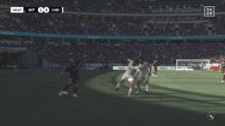 「デ・ブライネかよ」「激ウマ」神戸・酒井高徳がエグすぎる高速クロスで神アシスト！守備陣の間を通す“シュート性のクロス”に日本代表・古橋亨梧は困惑「シュート...じゃないのかな笑」