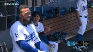 こうやって打ったんだよ♪大谷翔平、“確信歩き”の一発直後に見せた親友と笑顔のトークがまぶしすぎる