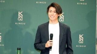 「ヤバい、かっこよすぎる」持っている唯一のピアスをスクープ接近写　シュートの天才、中村敬斗が語った誕生日、ピンクＴと伊東純也に｢勝てない｣遊び