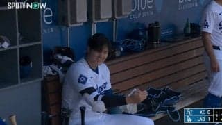 試合中とは思えない… 大谷翔平、ベンチで見せた動きにファン注目　ホームランの打ち方をチームメイトに解説？「大谷さんって楽しそうw」「いつも笑ってるな」