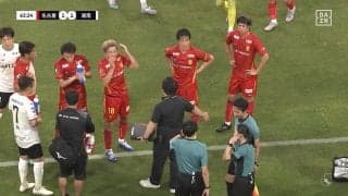 「当たってなかったら対応できるから！」名古屋・永井謙佑らが“ボールとの接触”で審判に猛抗議→VARも判定は覆らず　ファンは「試合を止めるべき」「競技規則上しかたないのでは」と賛否両論