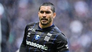 「こんなん笑うわ」「アメフトやってる」G大阪ウェルトンの連続なぎ倒し“重戦車ドリブル”が話題沸騰！「何回見てもおもろい」「もっかい吹っ飛ばすとこで絶対笑う」の声