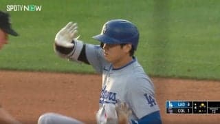 ファン爆笑！ 大谷翔平、“緊急”DBZポーズ　激走スライディング後に見せたほっこりシーン「走りすぎて疲れてるw」「可愛すぎるだろ」